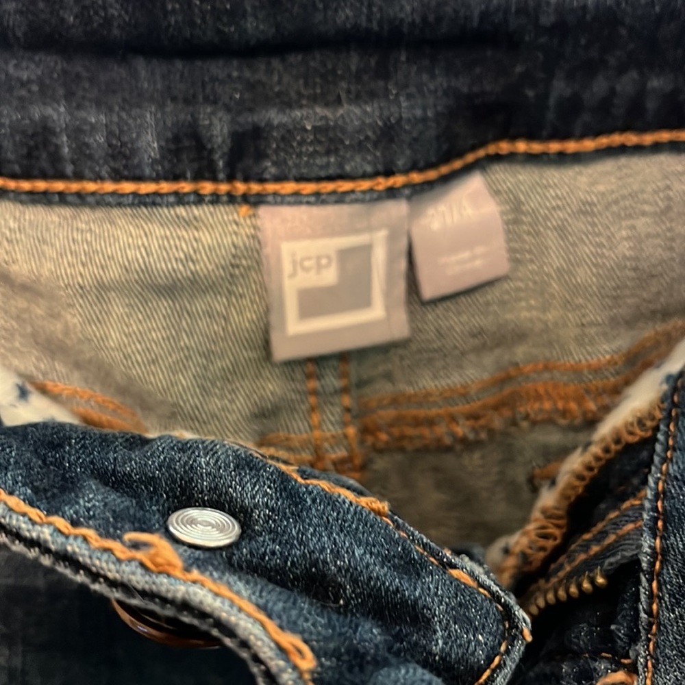 2 pair JCP denim jean shorts, lightly worn and in excellent condition! Sz 27/4 - Picture 5 of 6